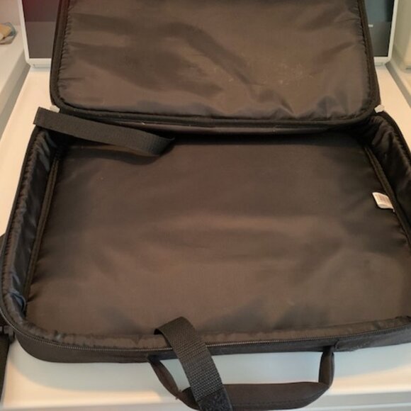 Case Logic 15.6-Inch Laptop Case (VNCI-215) Black, PC - Picture 3 of 5